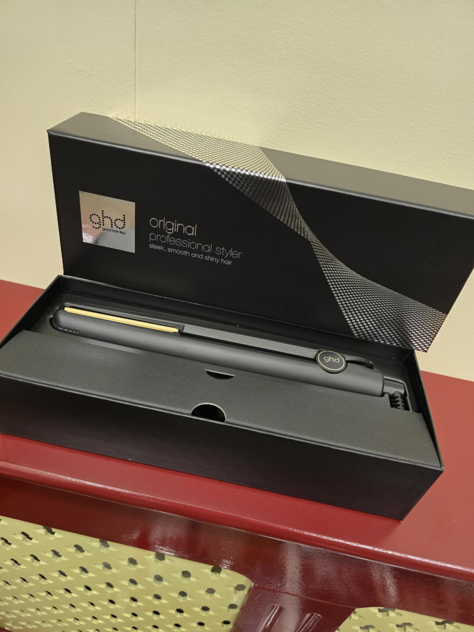 GHD ORIGINAL HAIR STRAIGHTENER.
