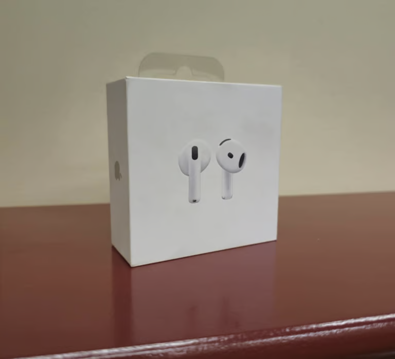 APPLE AIR PODS 4